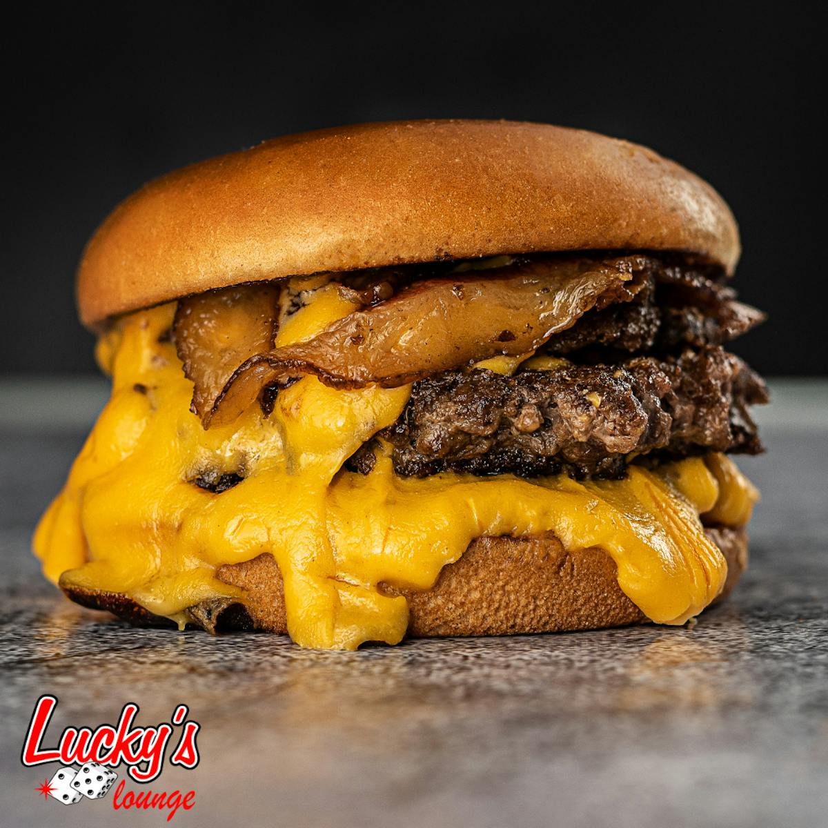 smash burger at lucky's lounge