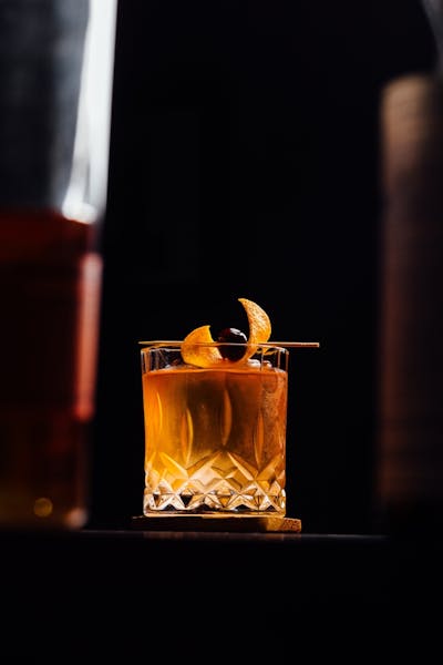 are-there-speakeasies-in-seaport-lucky-s-lounge