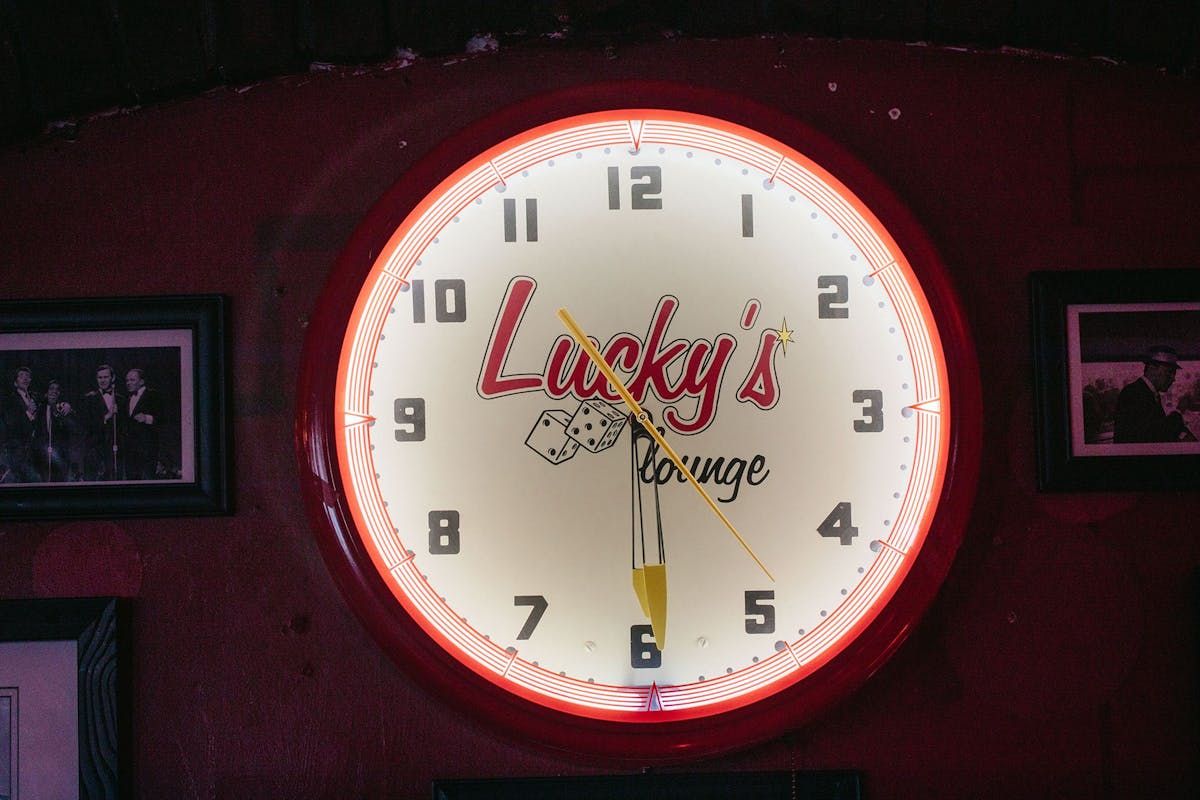 try apps and flatbreads at lucky's lounge in boston ma