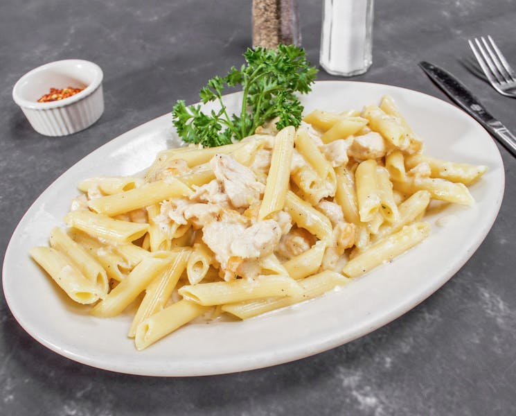 Penne Chicken Alfredo Frankie, Johnnie & Luigi Dublin Italian