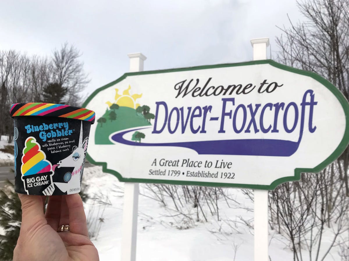 a welcome sign to dover foxcro
