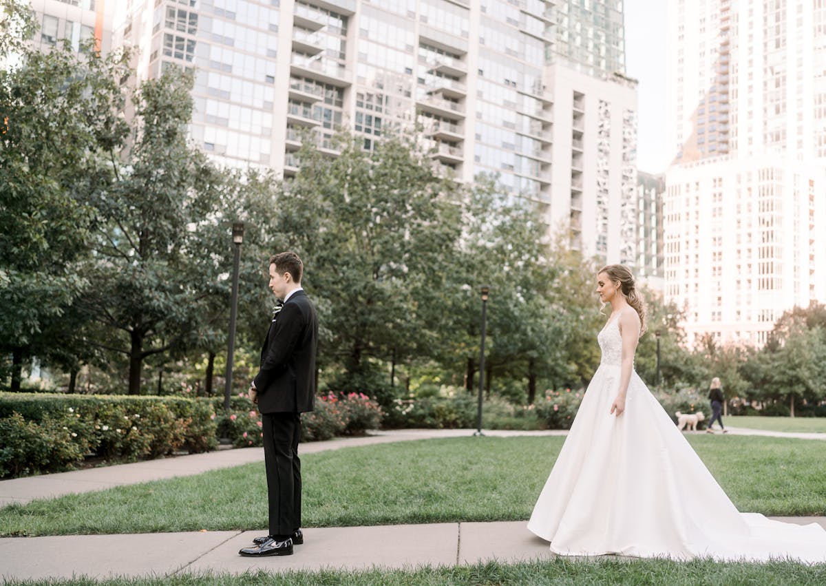 Bride & groom first look at Art Institute of Chicago