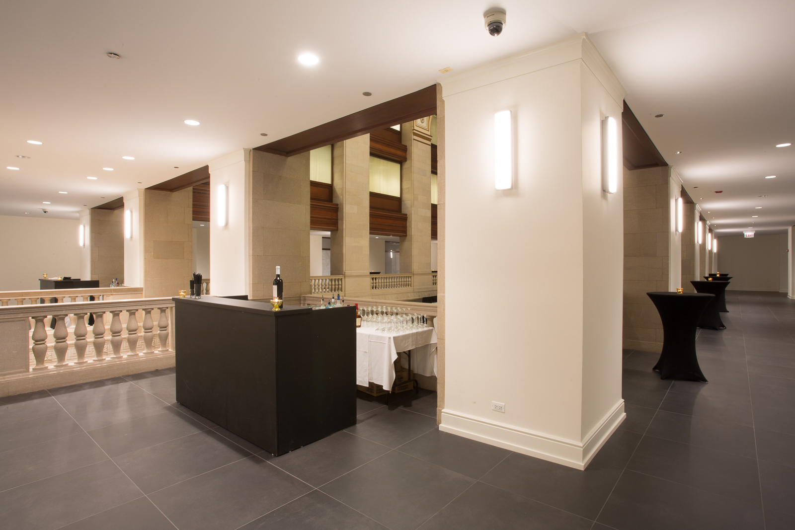 A timeless classic Chicago event venue cocktail reception