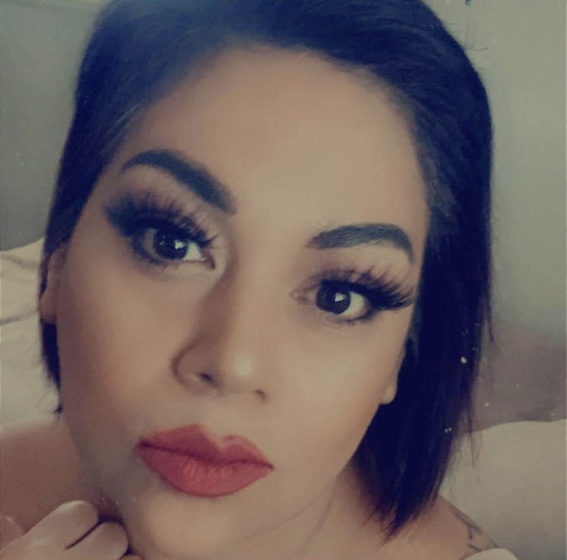 a close up of a woman