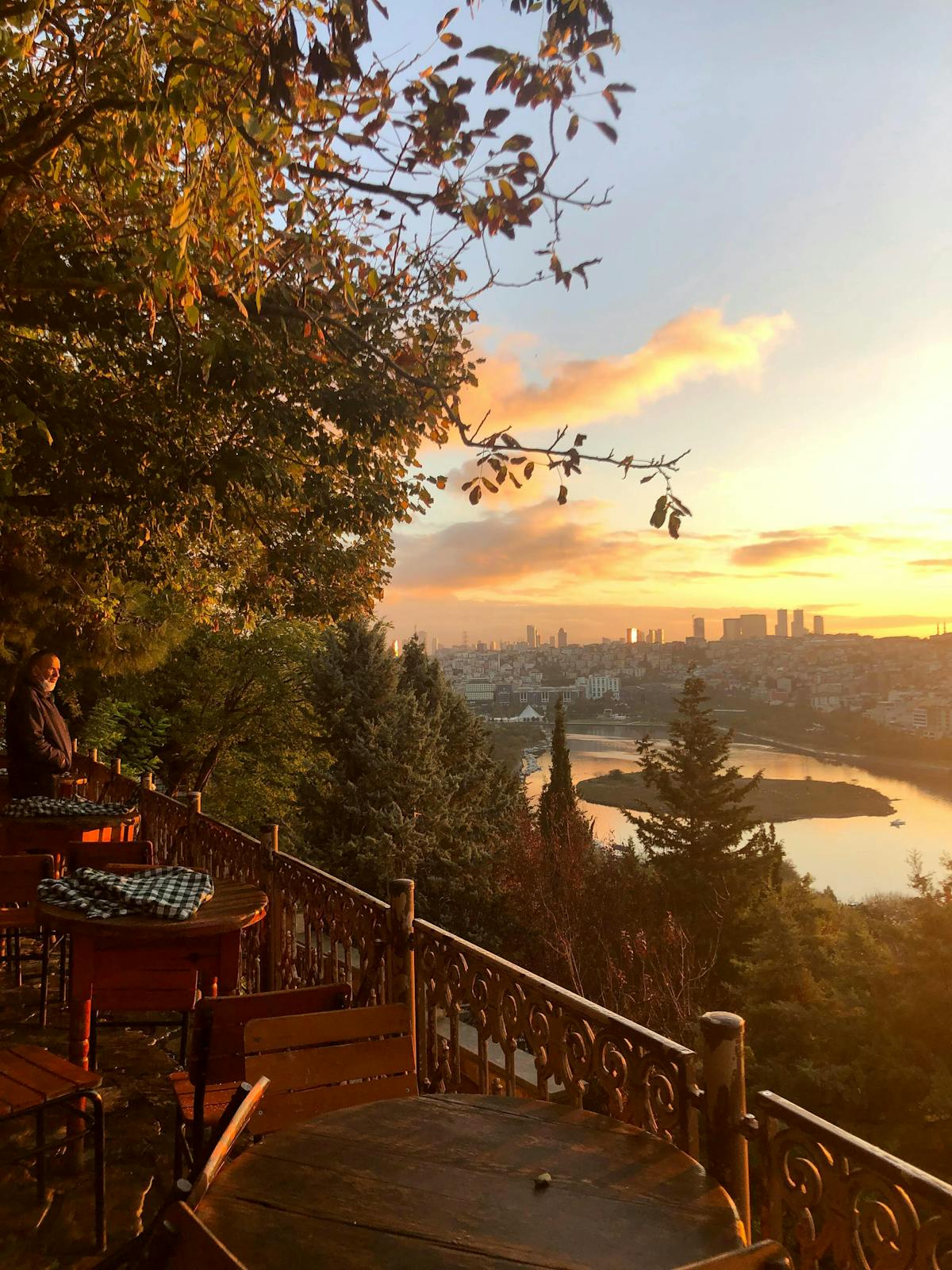 Spring awakens the appetite for outdoor dining