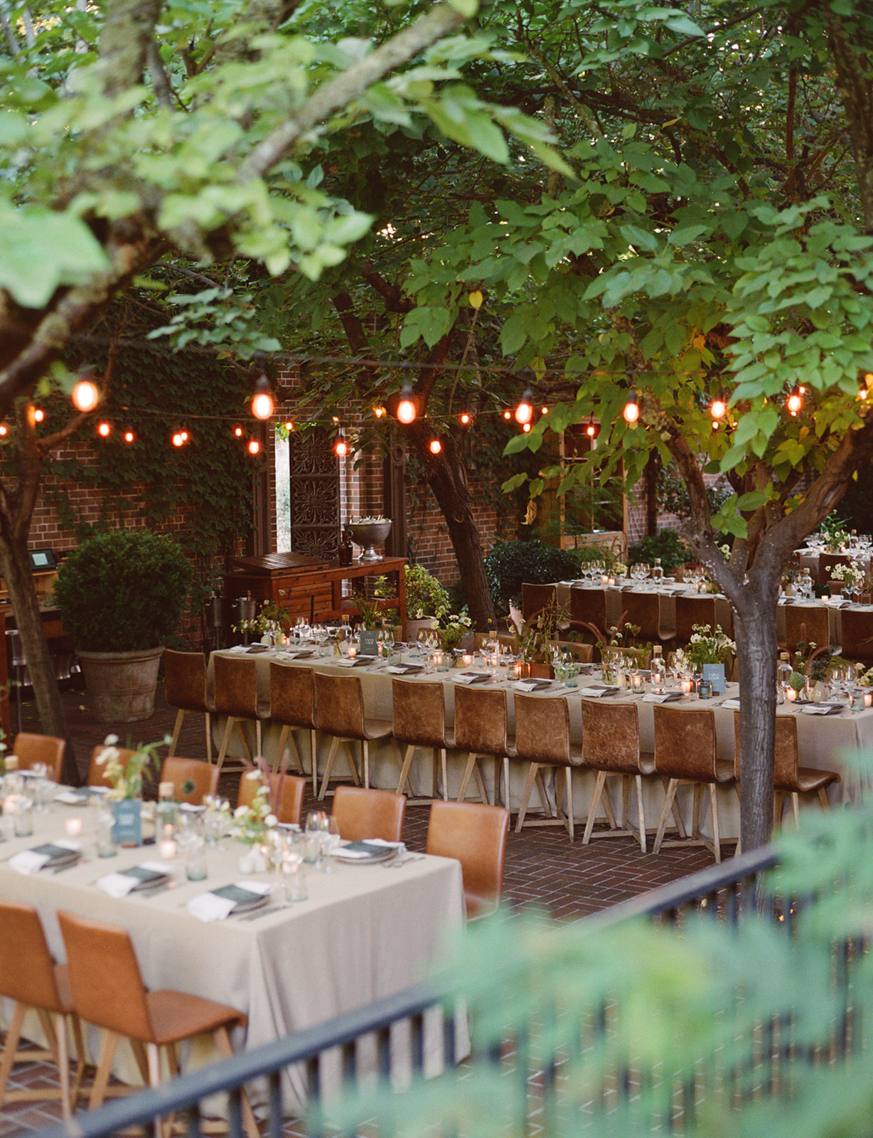 courtyard wedding dinner