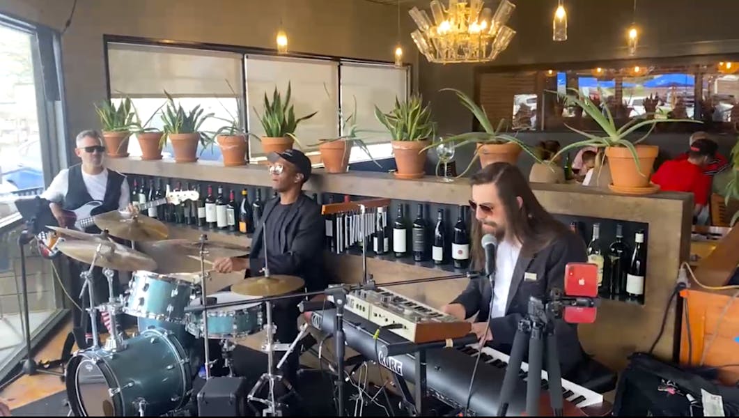 Overland Park Live Music Louie's Wine Dive American Restaurant