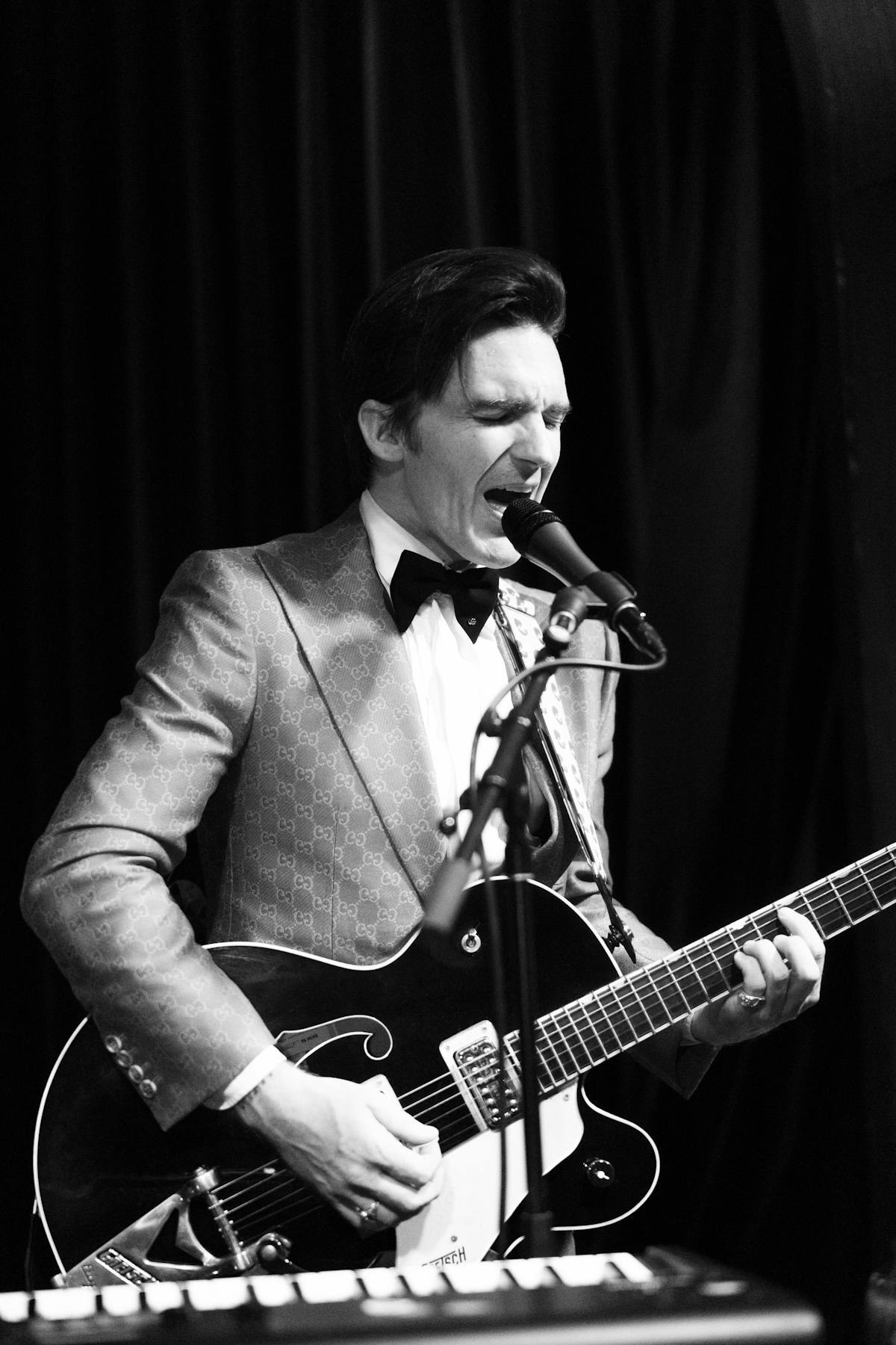 drake bell singing at caspians las Vegas live music venue