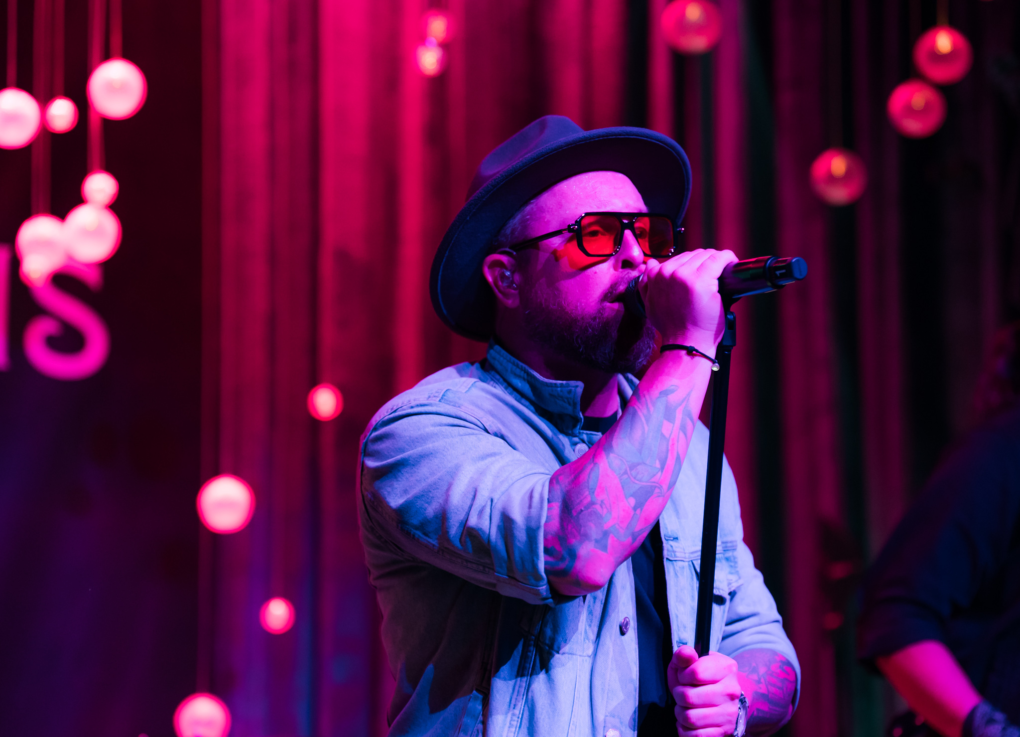 Justin Carder preforming at Las Vegas Live Music Venue Caspians