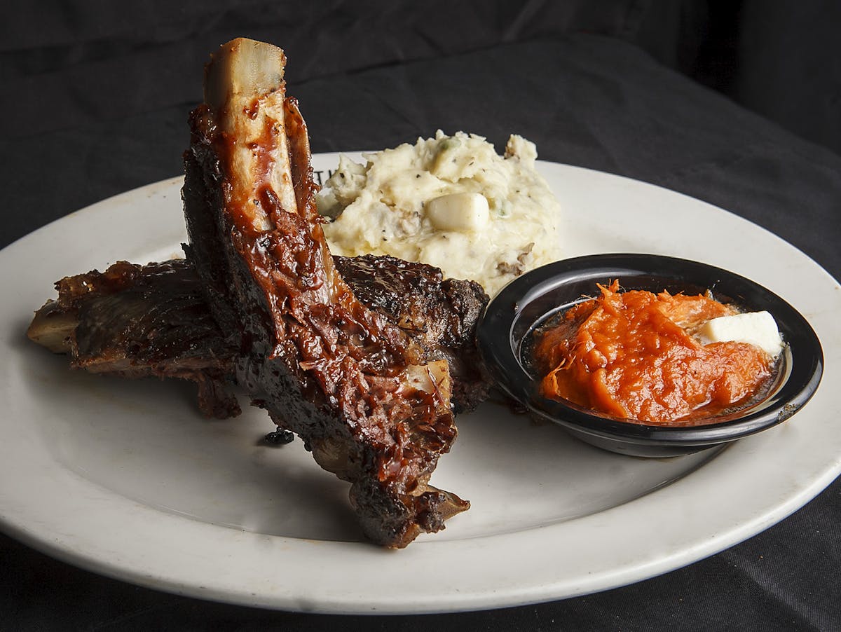 Barbecue ribs with mashed potatoes and tomato sauce