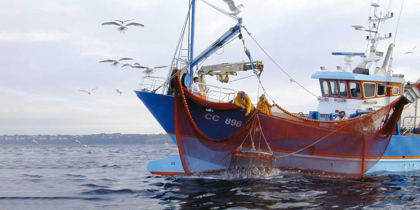 a small boat in a body of water