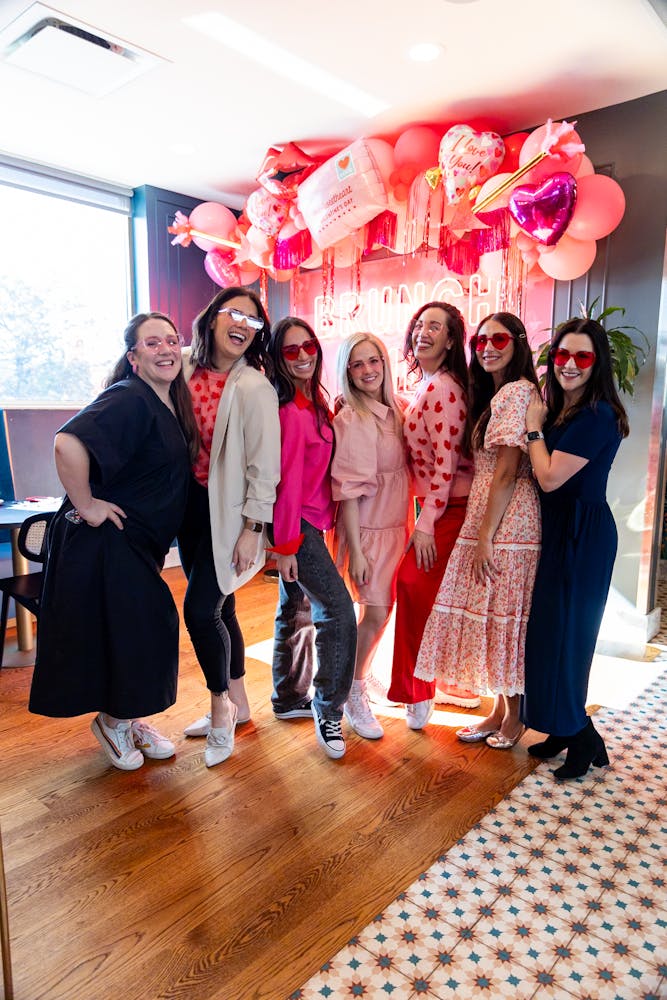 Women photo group during brunch galentines