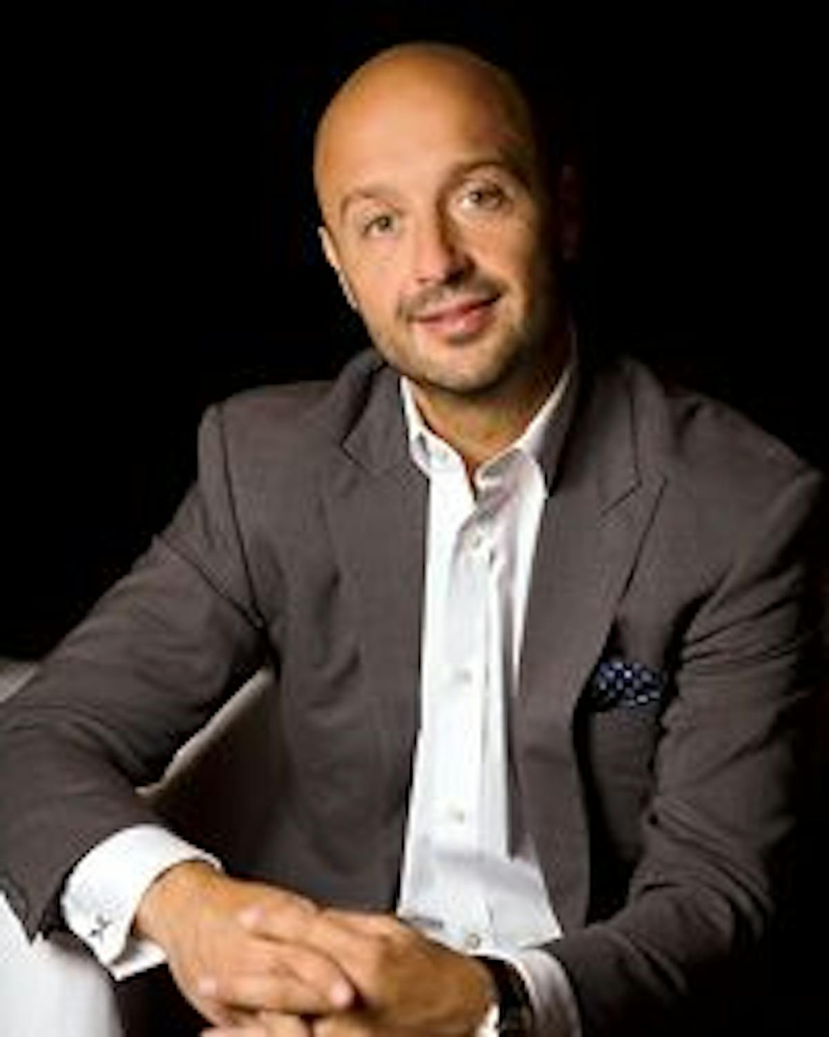 Joe Bastianich wearing a suit and tie