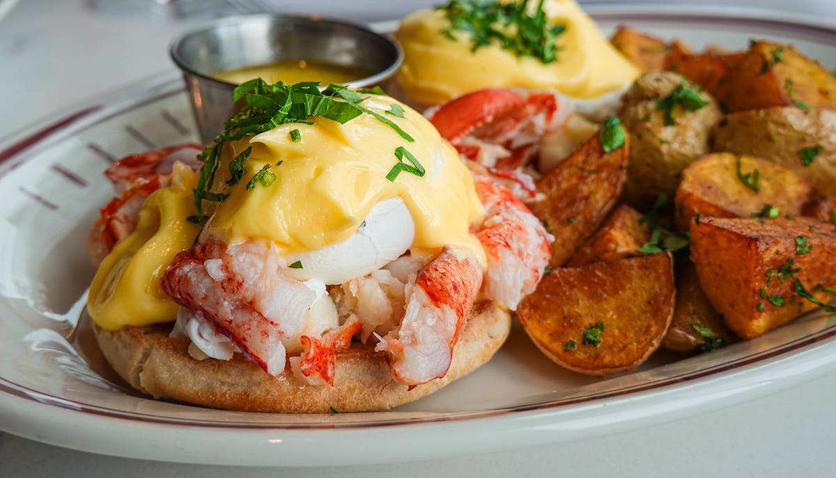 benedict on a plate