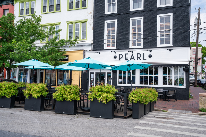 a bus parked in front of a building