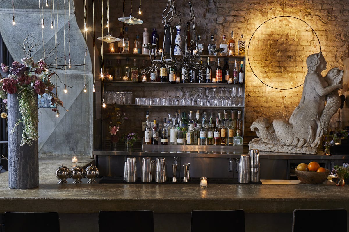 bar