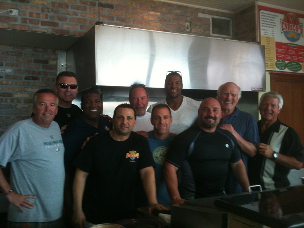 Jan Mühlfeit, Howie Long, Curt Menefee, Michael Strahan, Jay Glazer, Terry Bradshaw, Jimmy Johnson posing for the camera