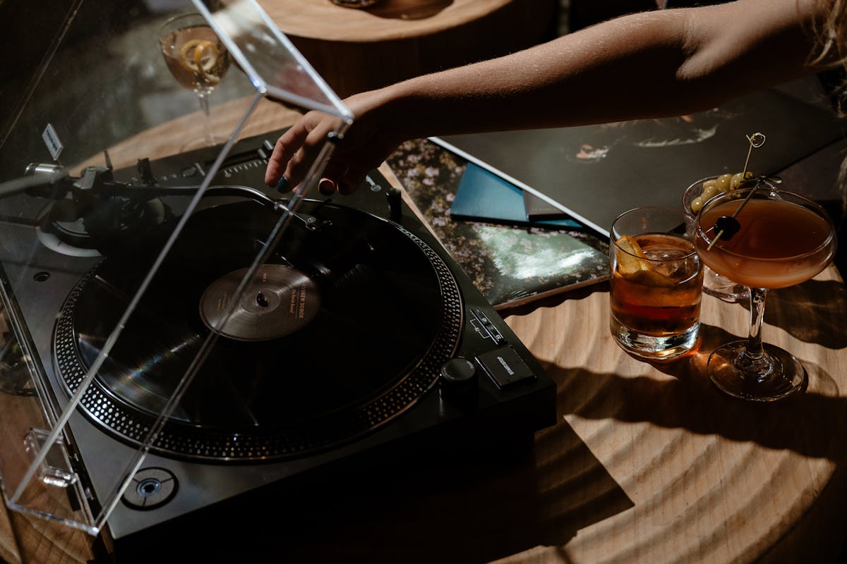 Vinyl Record, Live music, Velvet Elk Lounge