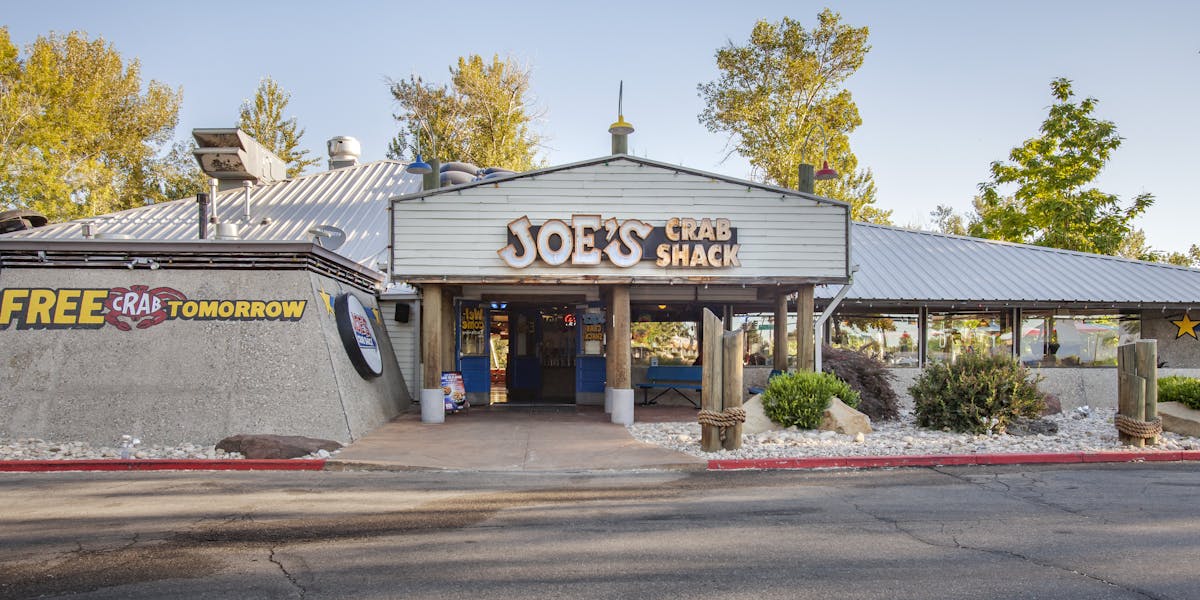 Cheddar's scratch kitchen is now open at the town center West Des Moines, IA* | Hours + Location | Joe's Crab Shack | Seafood