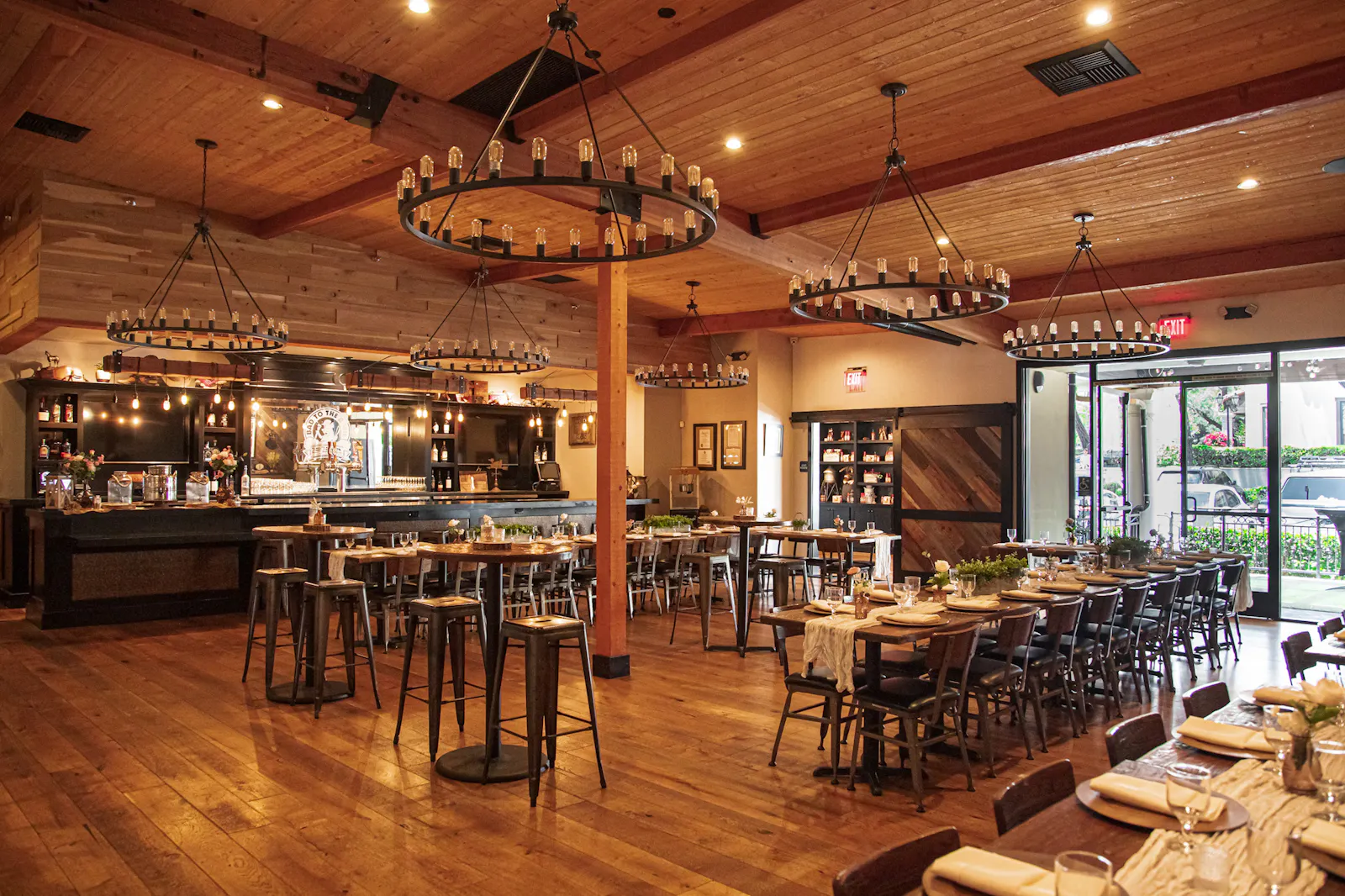 The BTTB Banquet Room set for dinner