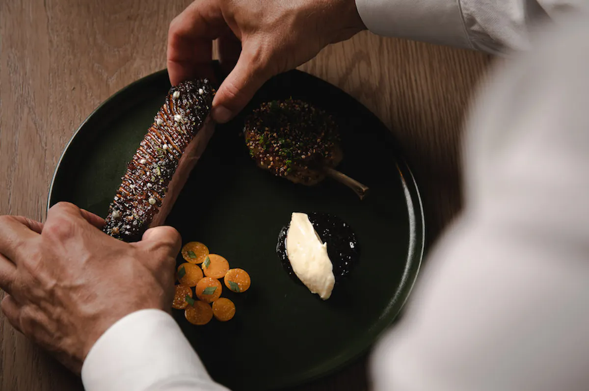 a hand holding a knife