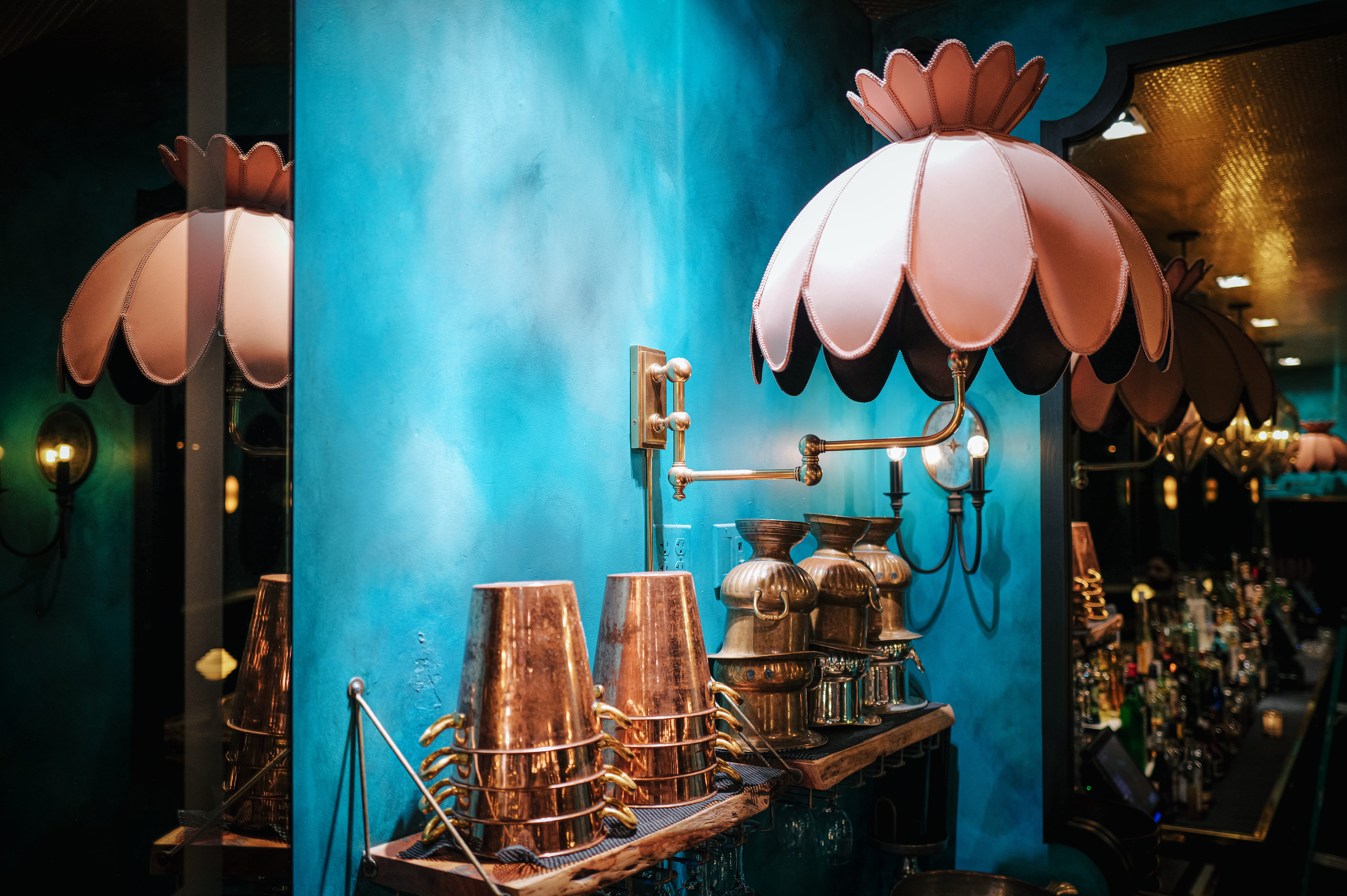 a bunch of items that are on display in a room