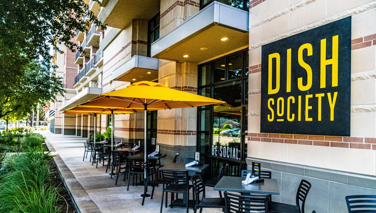 The Dish Society Galleria Area location patio that is available for locally sourced breakfast, lunch, brunch, and dinner.