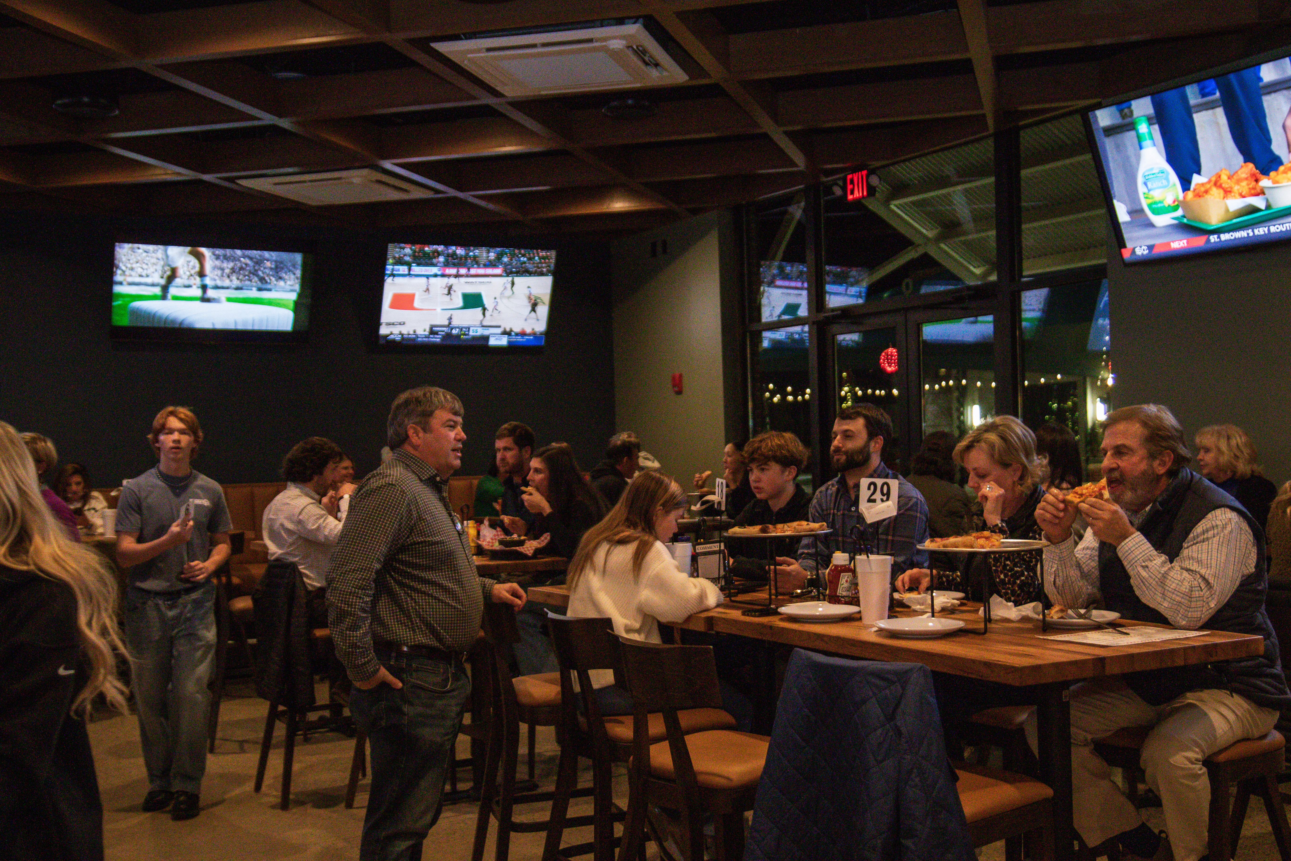 customers in restaurant