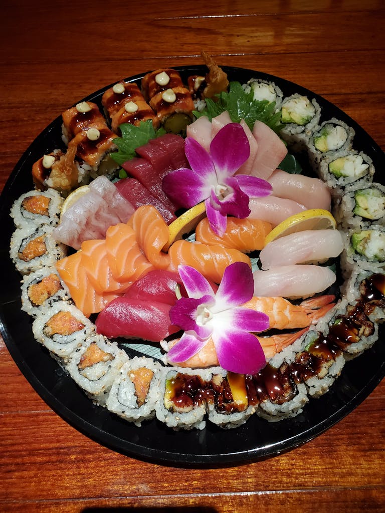 Okami Sushi Party Tray, 26 oz - Food 4 Less