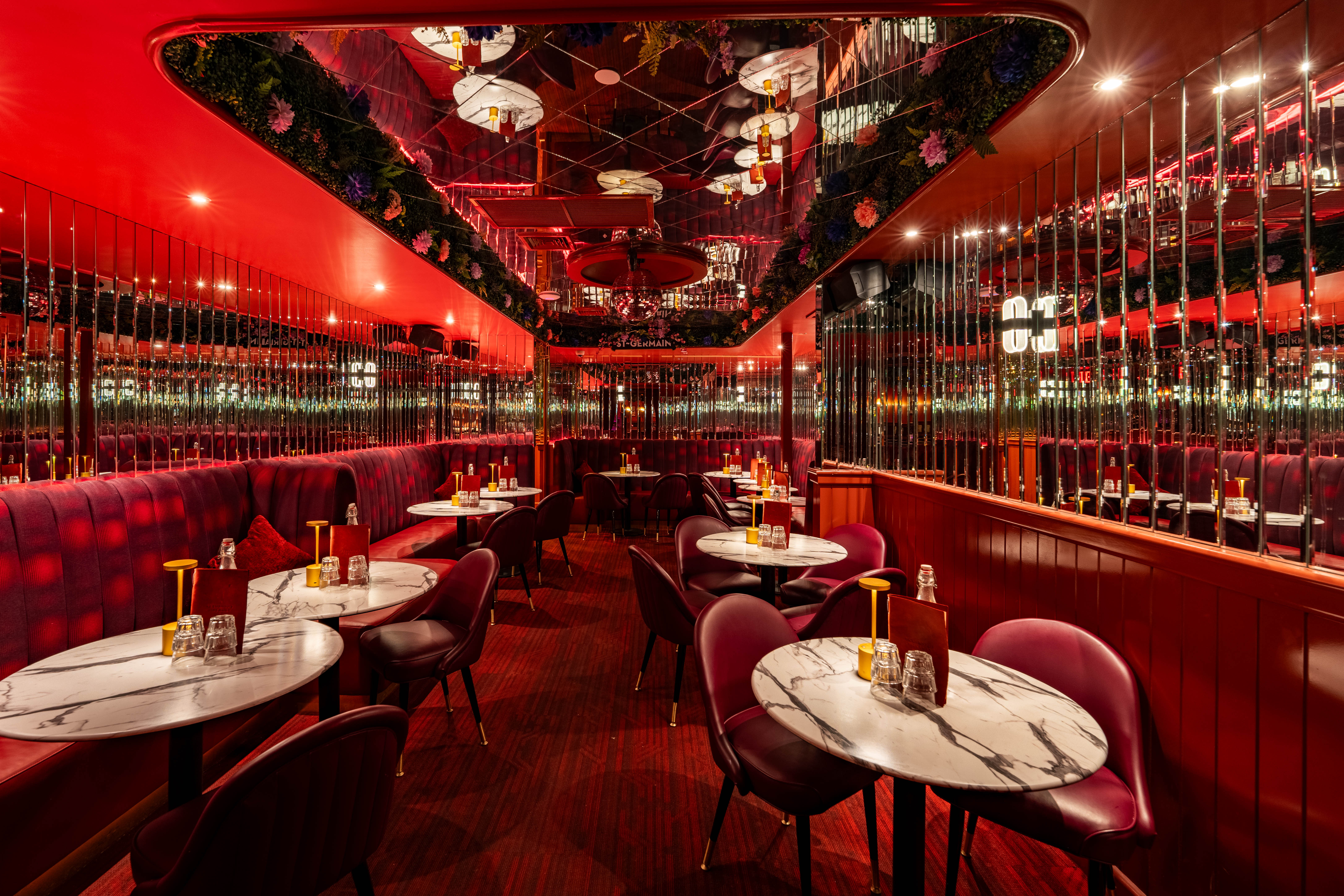 Fernando's Hideaway back lounge